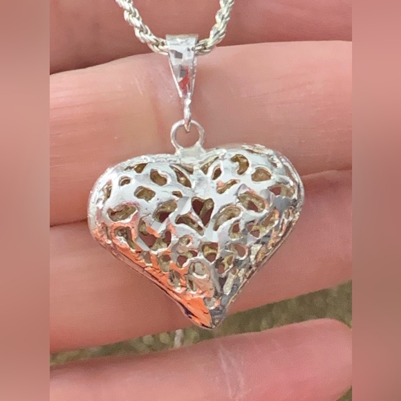 Sterling Heart Pendant Filigree Cut Out Puffy Scrolling Signed SU 925 Vintage - Picture 1 of 10